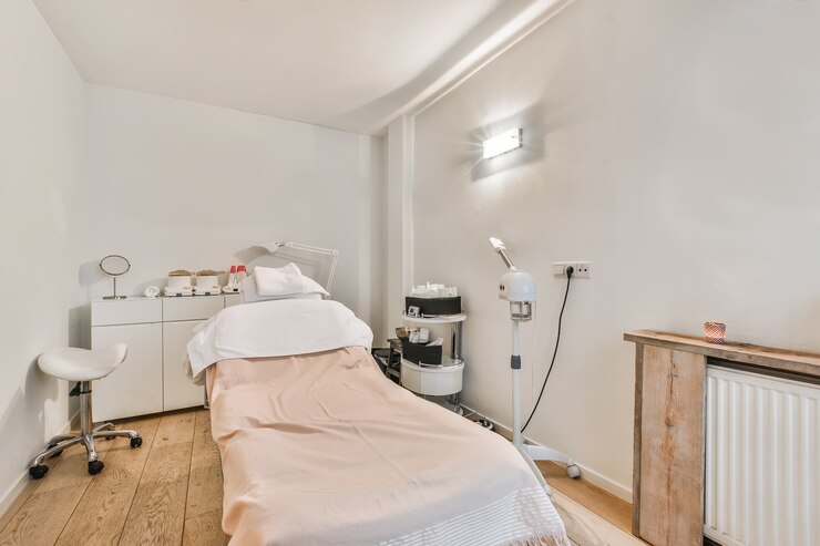 zum Schönheitssalon gehen